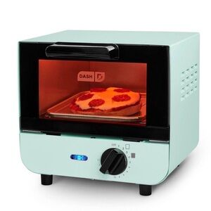 Dash Mini Toaster Oven in Mint Green